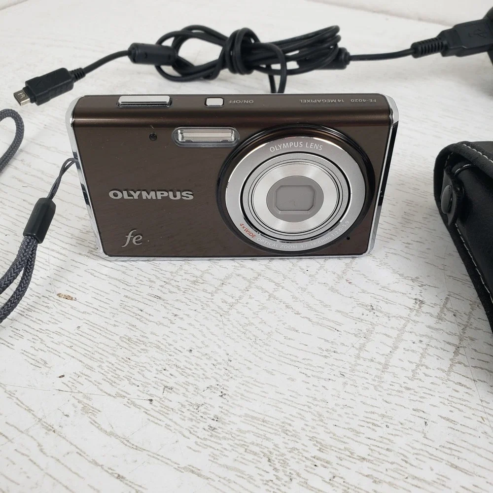 Olympus FE-4020 Digital Camera 14MP 4x Wide Zoom Brown with Case and Charger